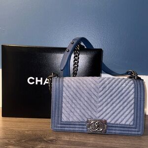 Chanel Boy Bag (Medium)